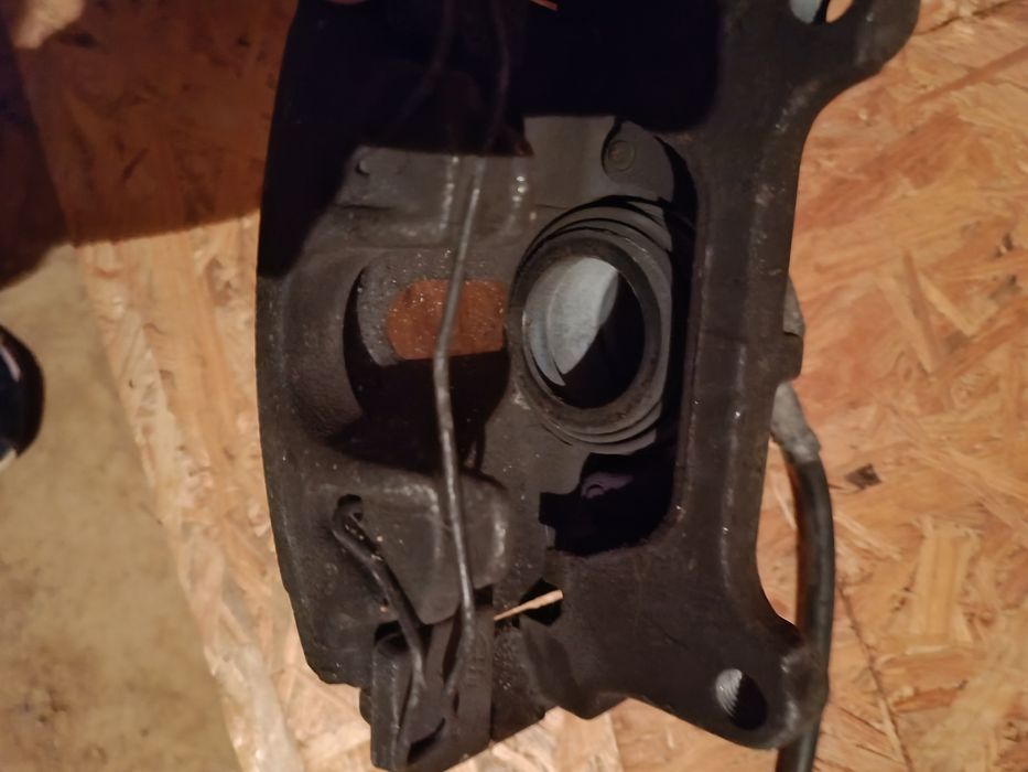 Etrieri frana stânga dreapta  fata VW