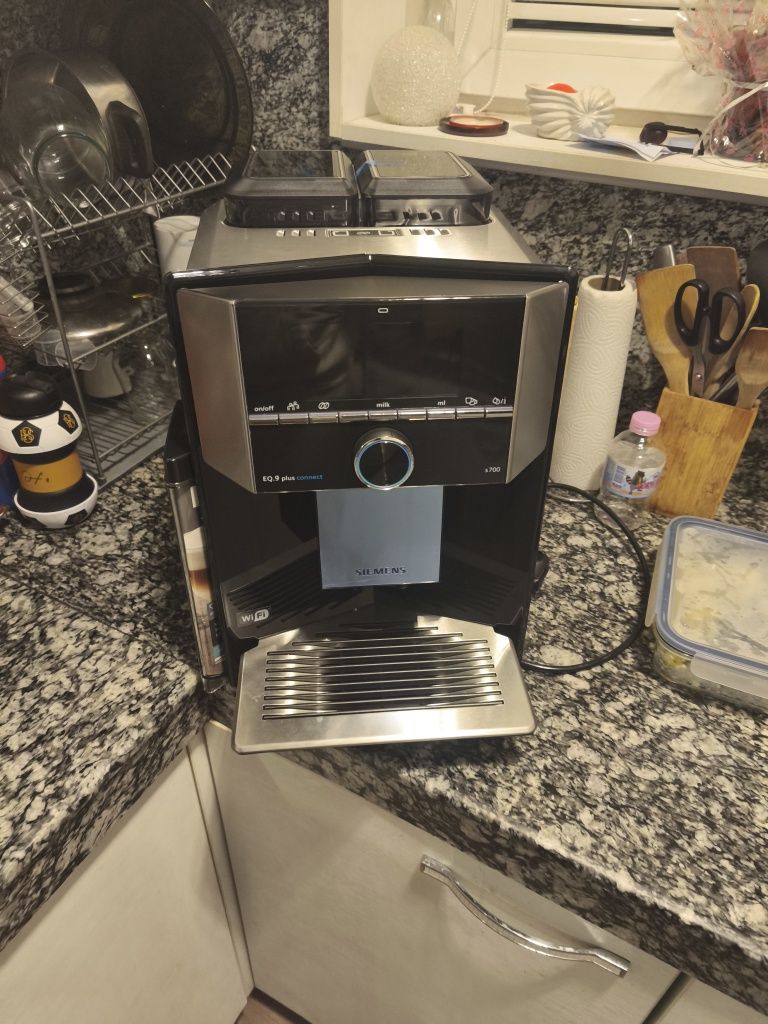 Продавам кафе робот Siemens EQ 9 s700