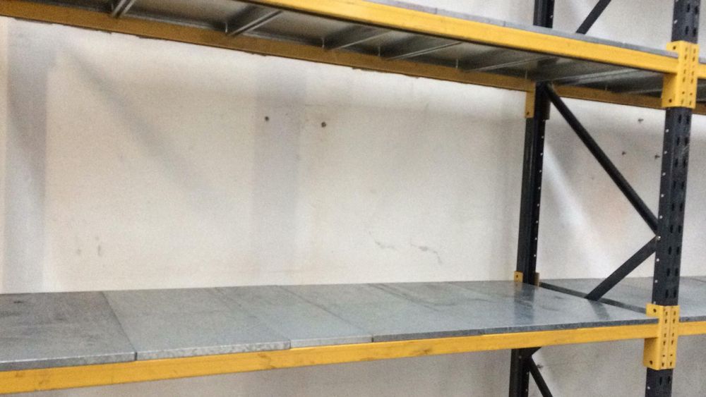 lichidare de stoc la rafturi metalice profesionale