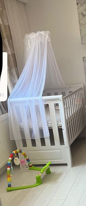 Pătuț și baldachin