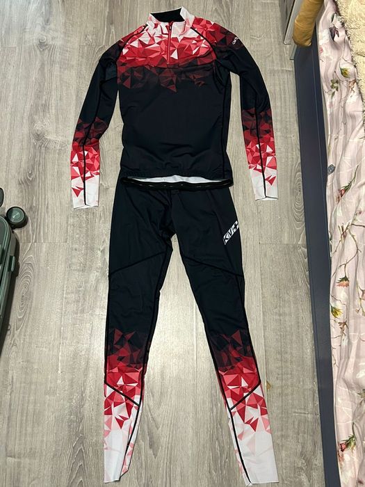 Лыжная форма. Разминка. Гоночный костюм. Ветровка. Баф