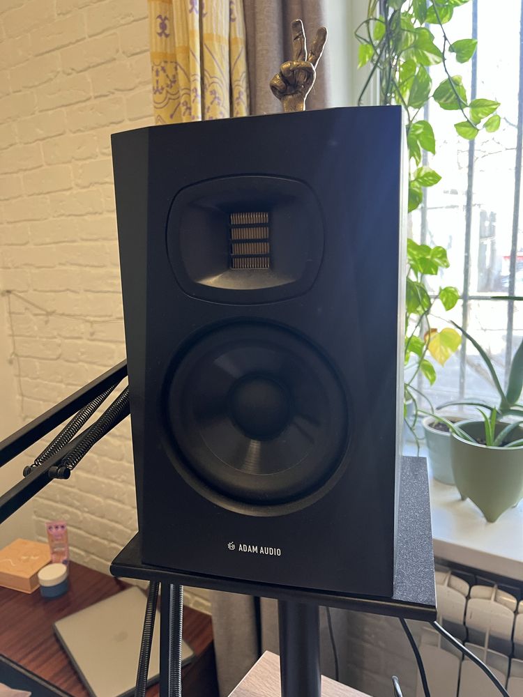 Профессиональные мониторы Adam Audio T5V (пара)