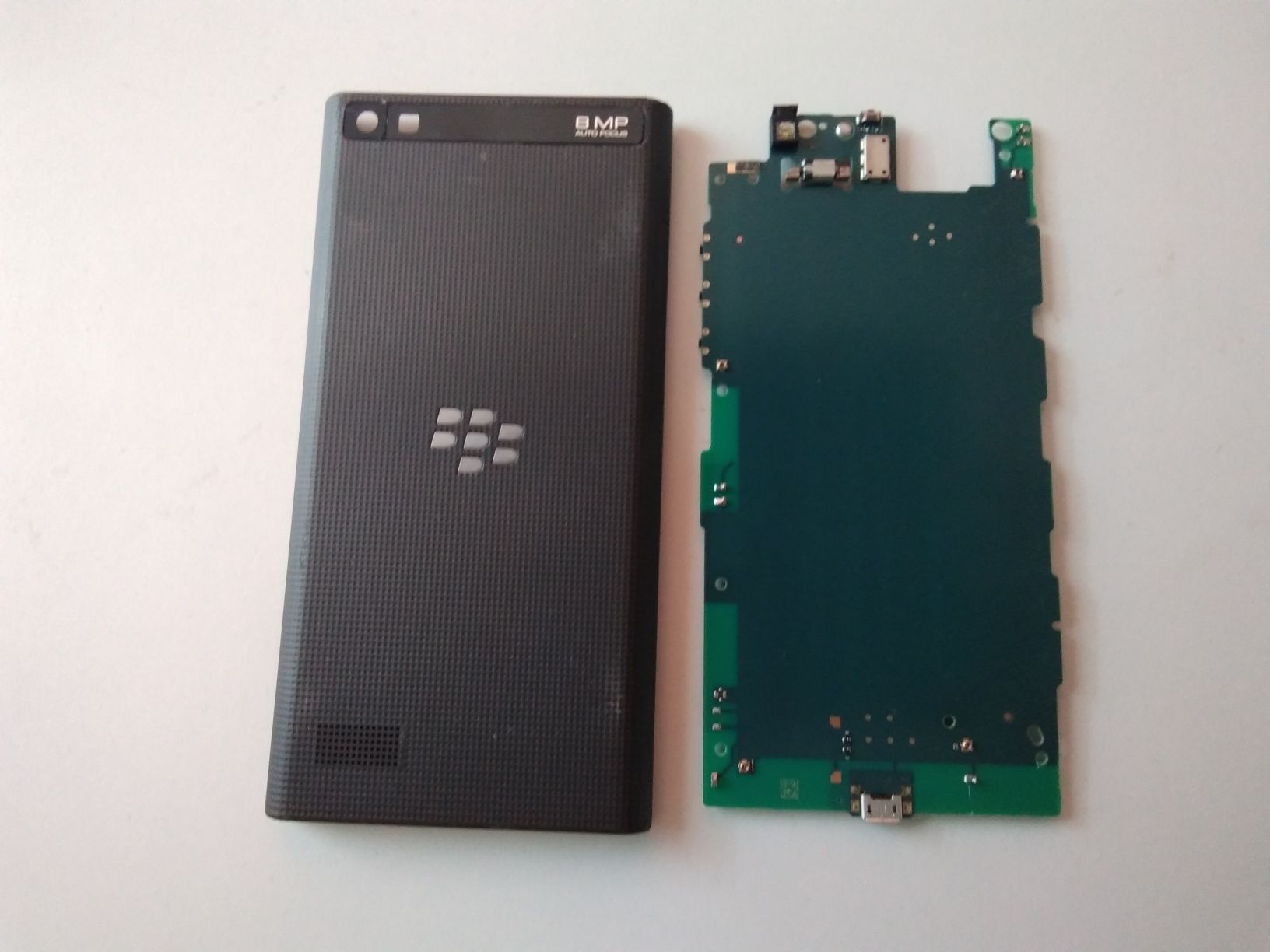 почти нова батерия за blackberry LEAP Z20 и основна платка оригилна