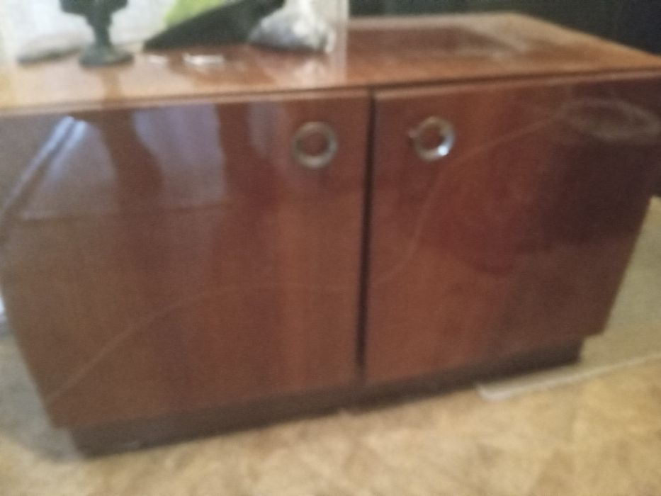 Отдам тумбочку..