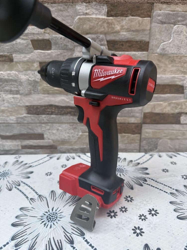 Акумулаторен винтоверт MILWAUKEE M18