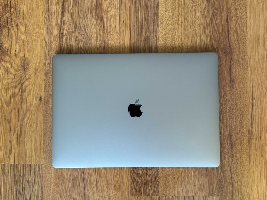 16' Core i7 Apple MacBook Pro 2019 32GB RAM/1TB SSD/Radeon Pro 5300M