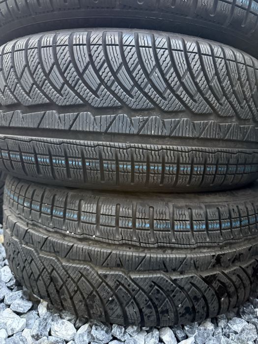 Anvelope de iarna 225/50 R18