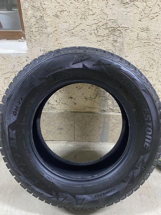 Продается шины  Bridgestone Blizzak DM-V2 17 комплект
