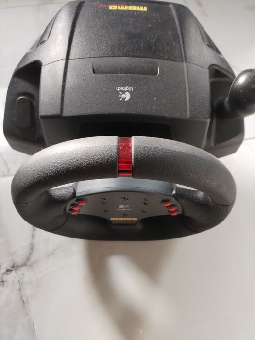 Vând volan Momo de la Logitech