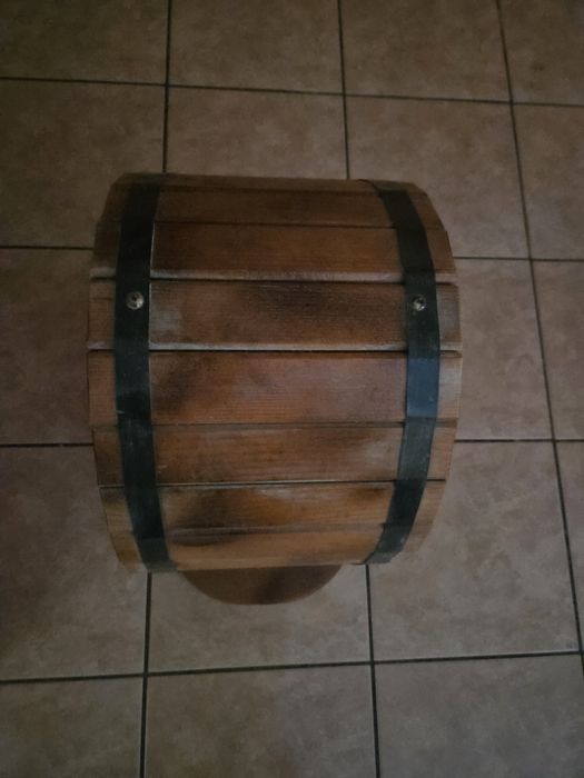 Suport din lemn pentru vinuri