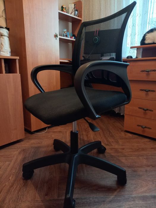 Кресло офисное черное
