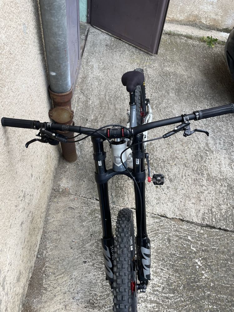 Bicileta commencal supreme v4.3 27.5