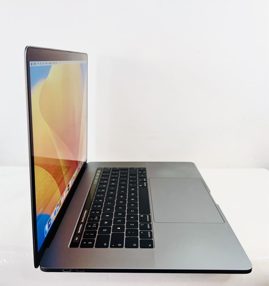 Macbook Pro 15 inch 2016 i7 16RAM 512GB Space Gray Гаранция!