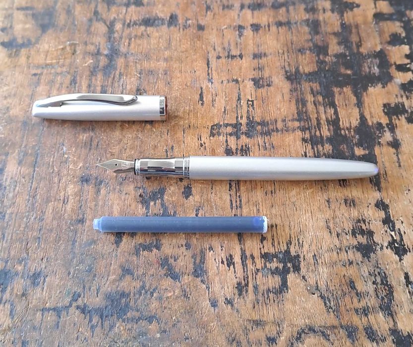 писалка Пеликан Peliкan сребрист метал в кутия