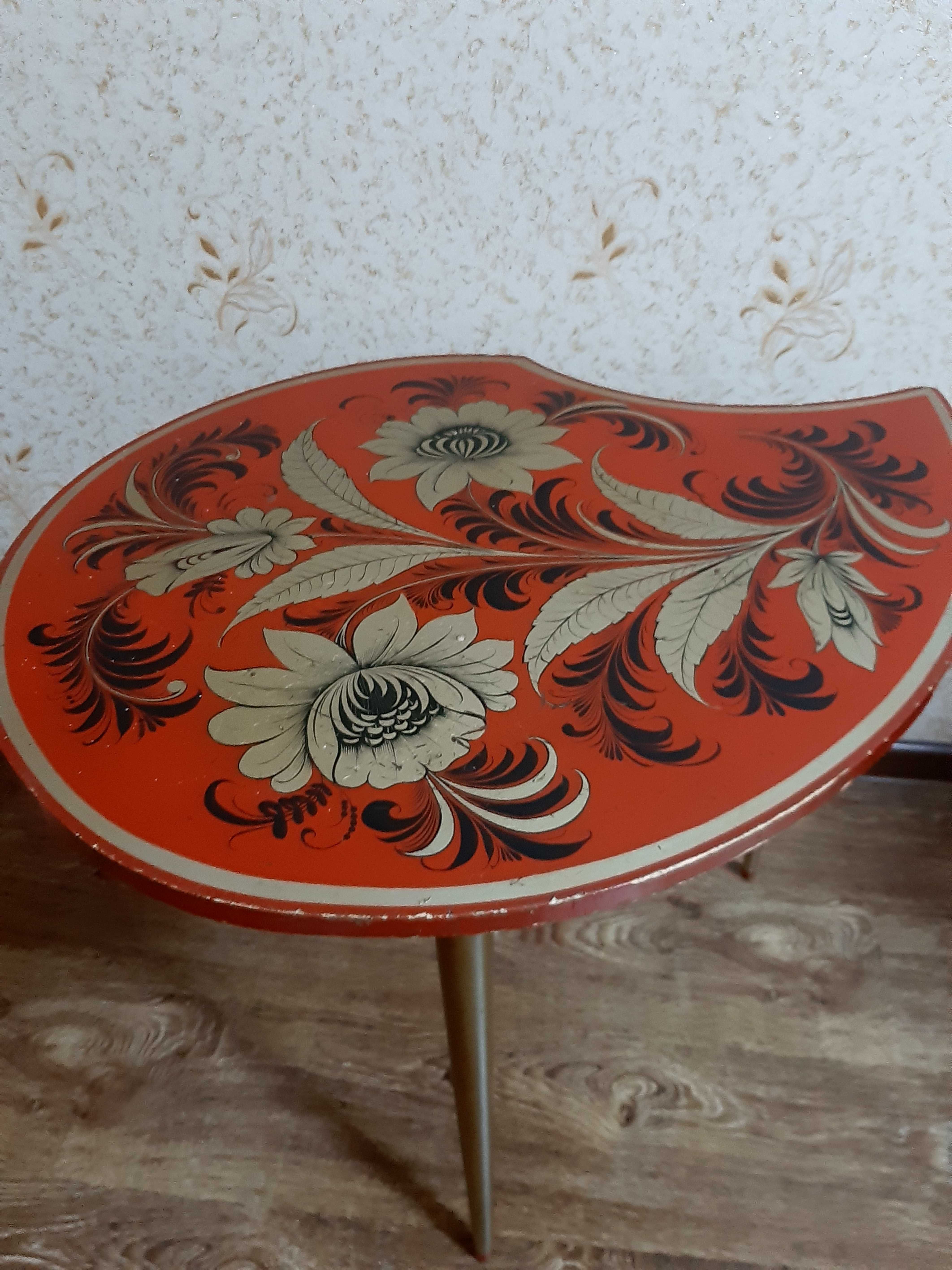 Продаётся стол б/у  СССР 60-х годов.