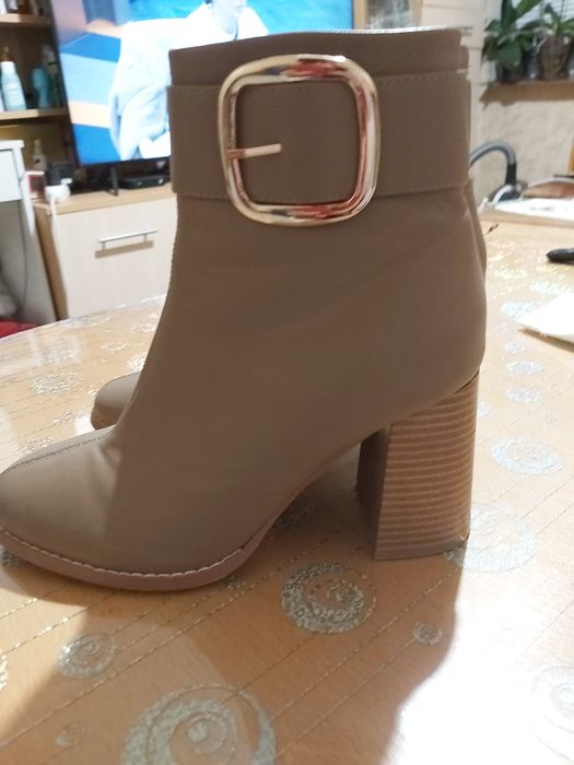 Дамски ботуши нови
