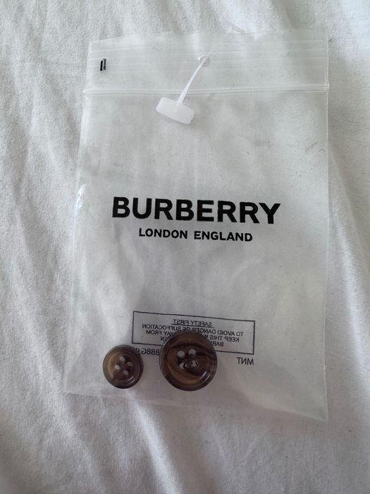Оригинална дамска риза Burberry с резервни копчета