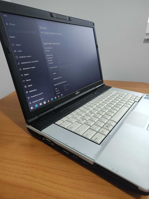 Laptop Fujitsu – i3, SSD, 4GB RAM