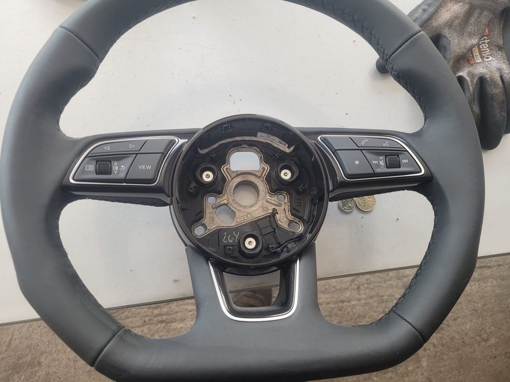 ПЕРФЕКТЕН! Волан за Audi, без забележки.