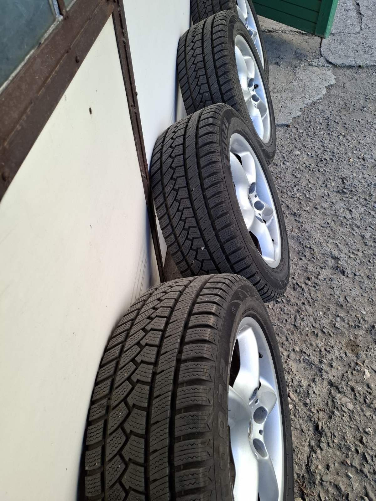 Продавам джанти за BMW X3 X5 17ки със зимни гуми