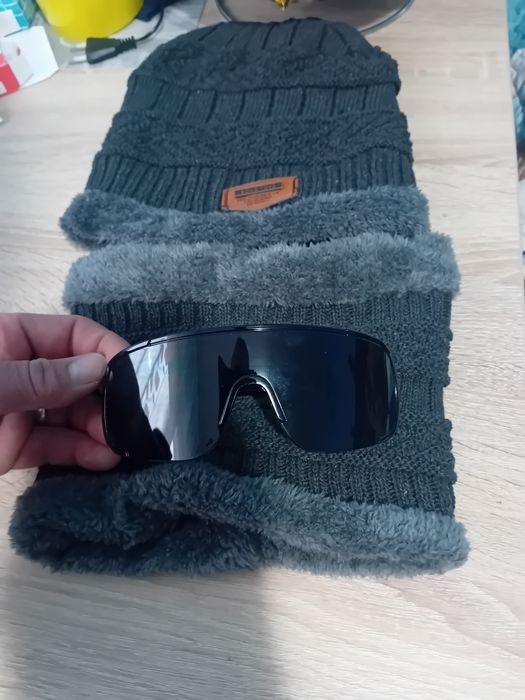 Set căciulă cu fular circular și ochelari de Ski Nou