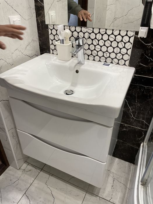 Тумба с раковиной (без смесителя) продажа с отеля