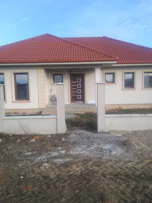 Vand casa semifinisata in Satu Mare