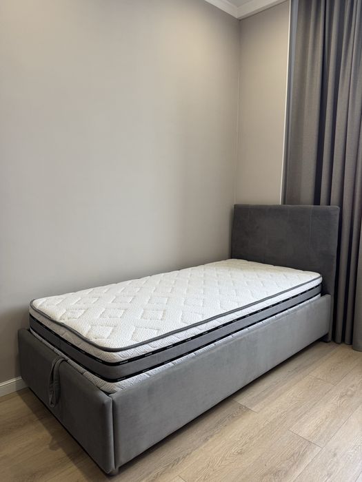 Продам кровать с матрасом