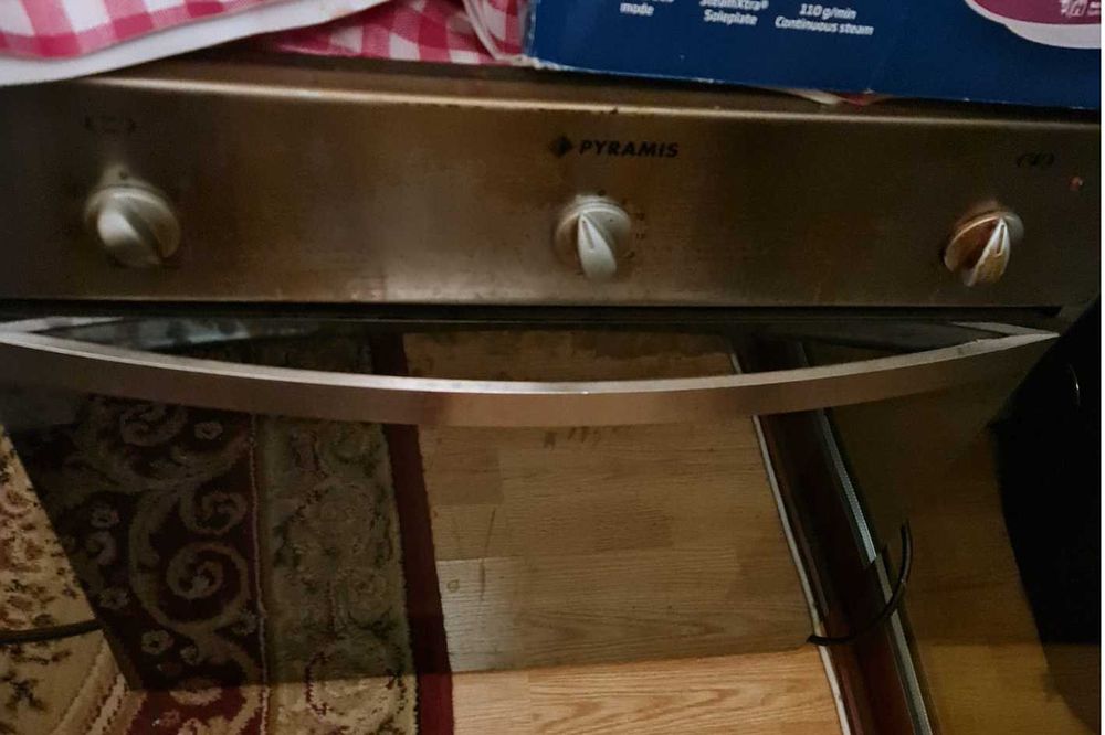 Cuptor piramis, functioneaza bine, folosit