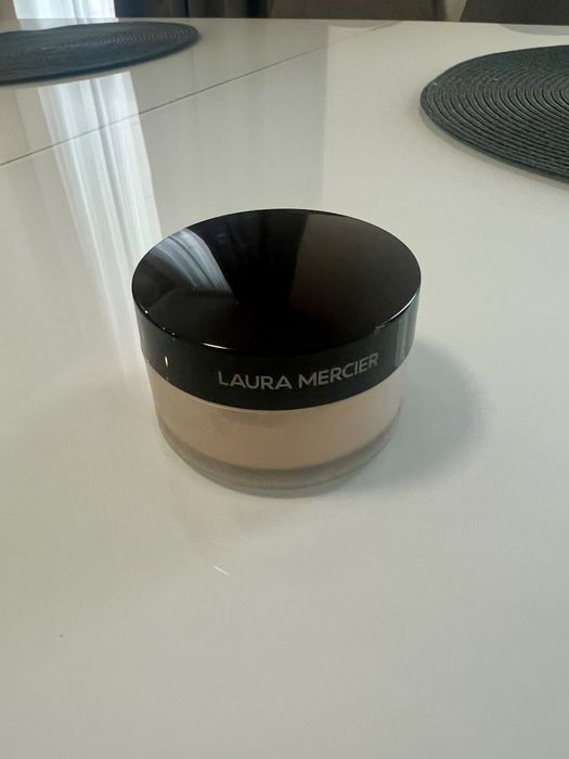 Tarte- Shape tape 16 N, Laura Mercier- Translucent Honey