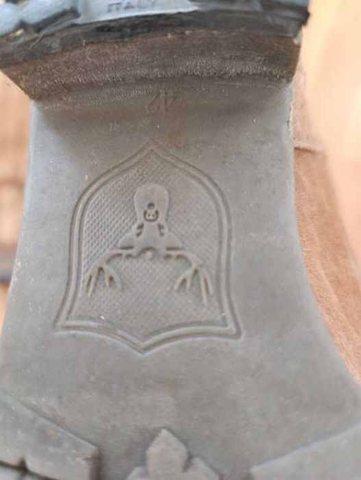 Нови високи ботуши 41-42номер за пухкаво краче