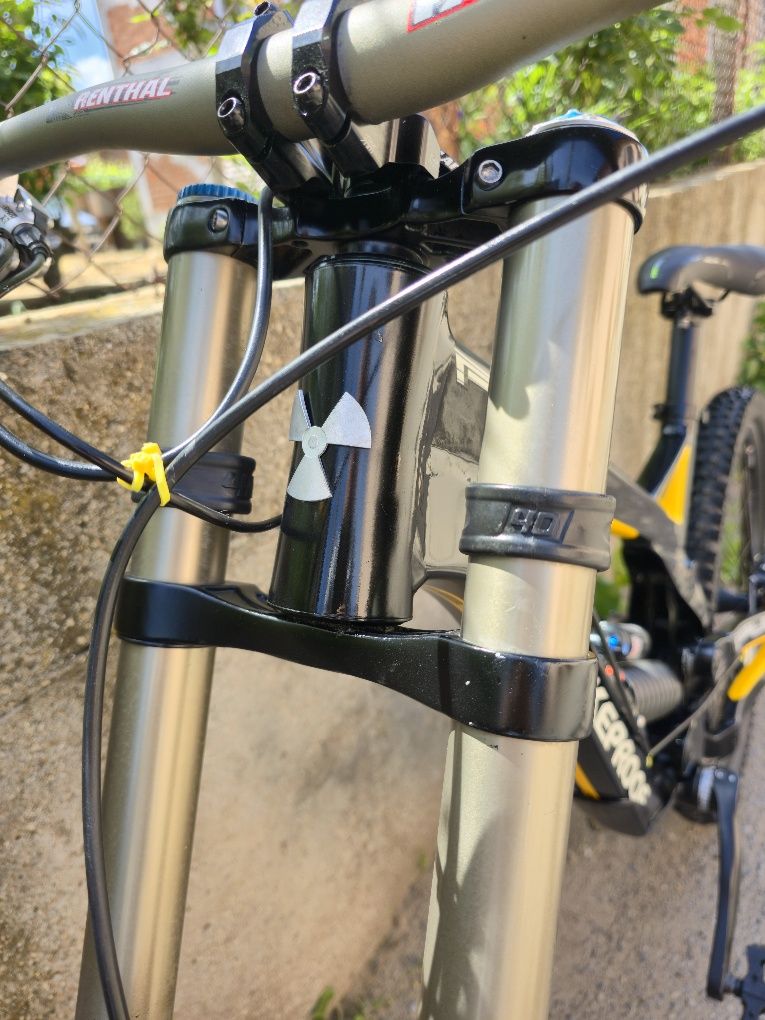 Nukeproof Pulse Downhill 26цола. Fox 40, Rockshox, 1x9 скорости Sram