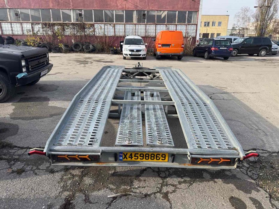 Платформа с теглич