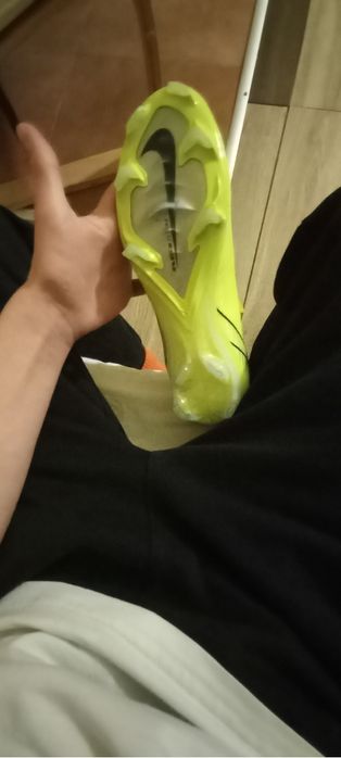 Продавам бутонки за футбол Nike mercurial vapor 16elitee