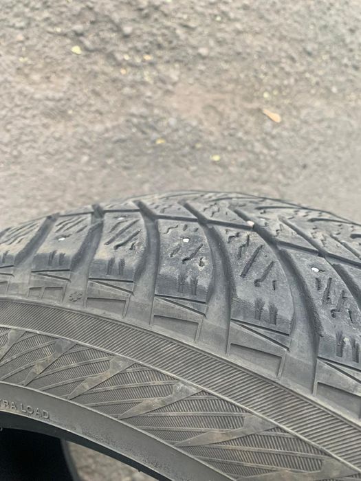 Продам резину зимнию фирмы Yokohama, размером 235/50 R 18.