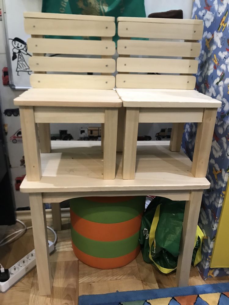 Комлект детски столове и маса