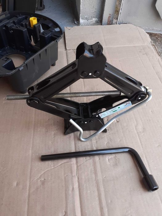 Cric,cheie de roti PEUGEOT 5008, 3008, 2008, CITROEN DS7