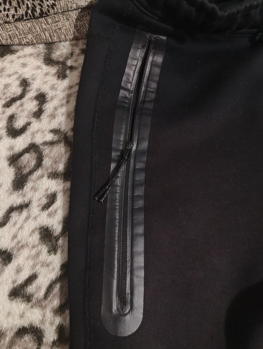 Pantaloni Nike tech
