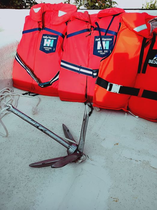 Barcă din fibră, SAILOR, cu motor și peridoc.