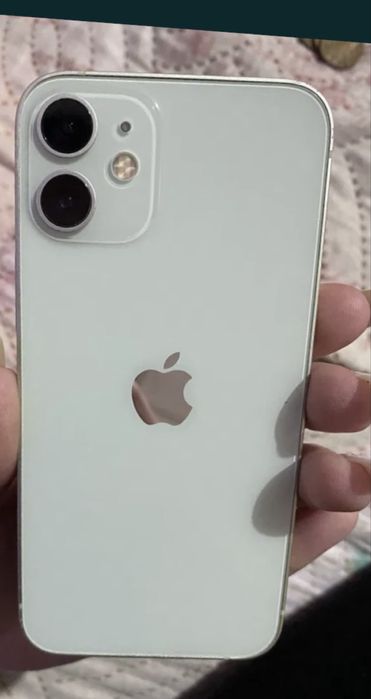 Iphone 12 mini зелен без забележки само батерията за смяна