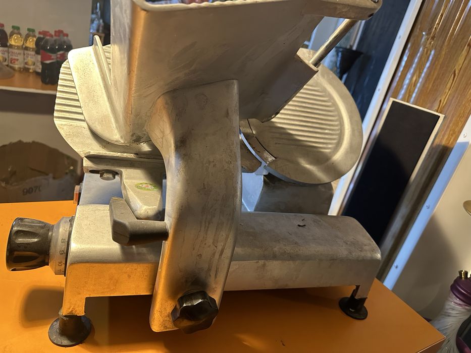 Продам слайсер в отличном состоянии