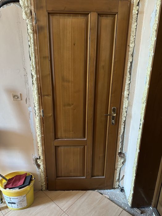 Vand Usi din lemn masiv