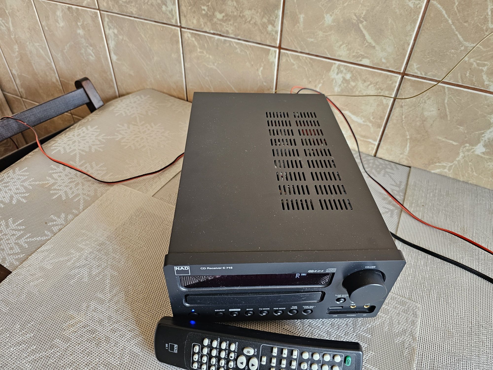 Amplificator / amplituner, cd player NAD  C715, rds, usb, telecomanda.