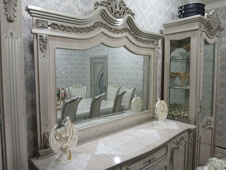 Два пенала шкафа и комод