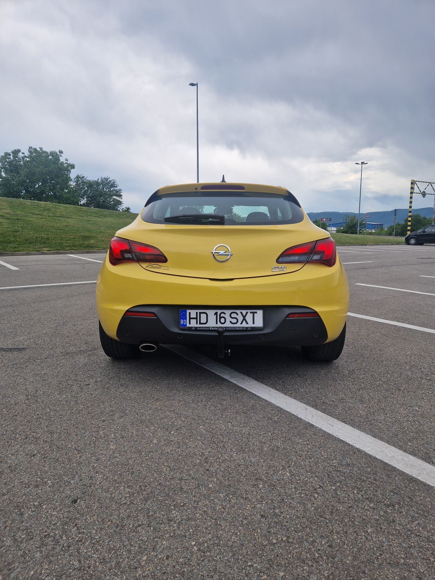 Opel Astra J GTC 1.6 180 CP benzina