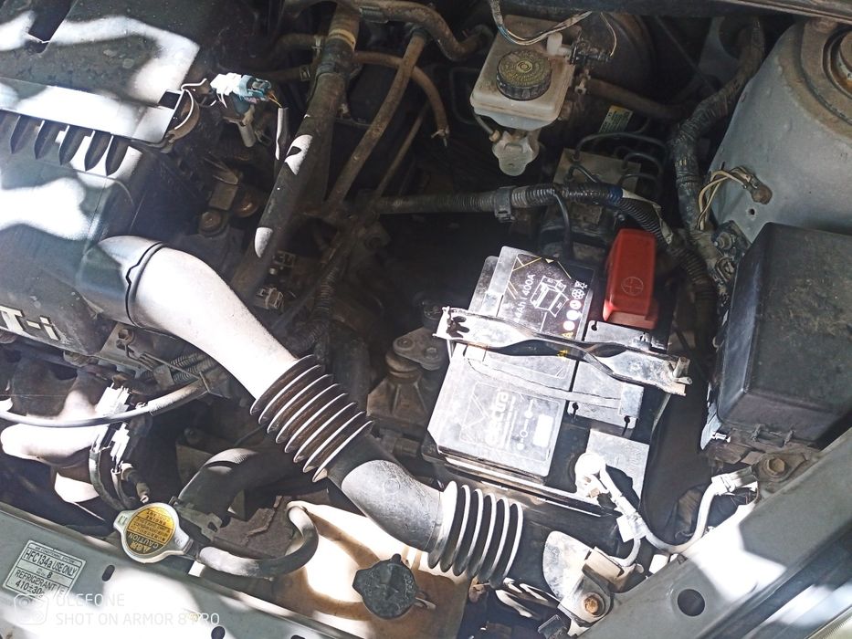 Тойота Ярис 2004г 1000кубика 68кс  бензин.