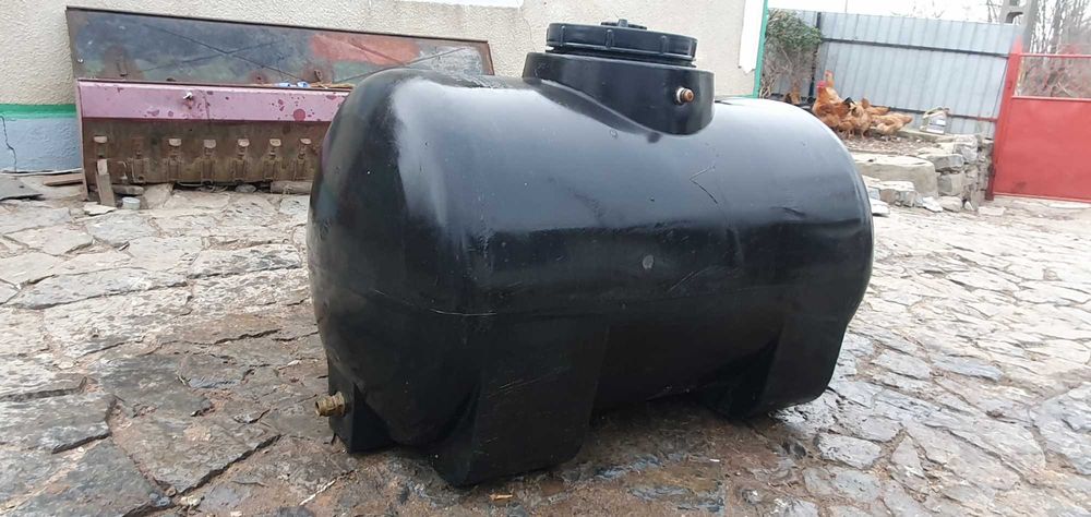 Vând butoi de plastic 500L "calitate superioara"  700 de lei.