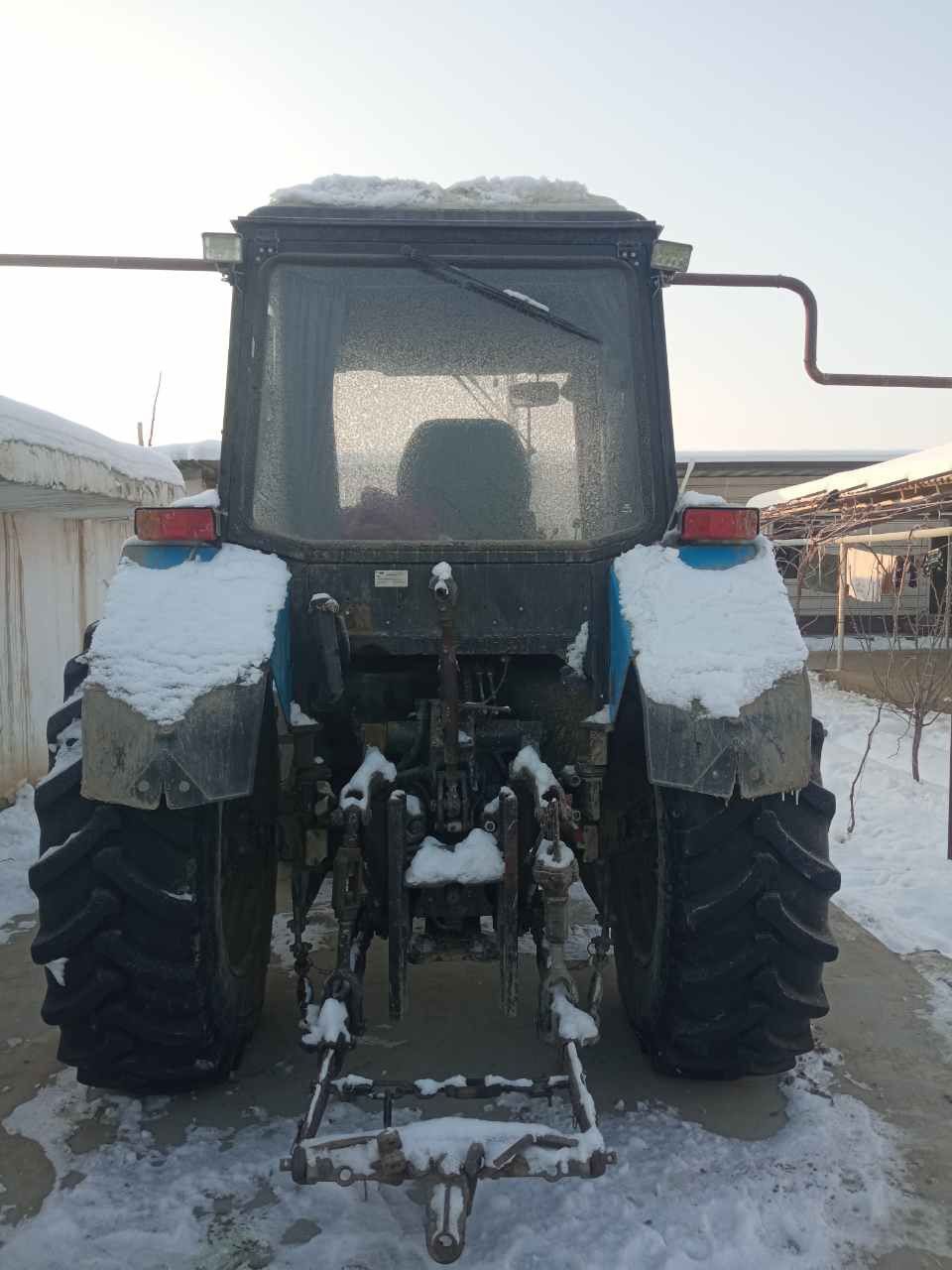 Belarus Traktor sotiladi kelishilgan narxda sirochniga