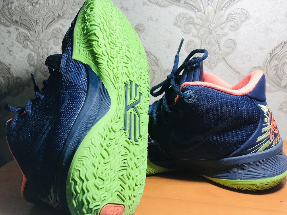 Продается KYRIE 7