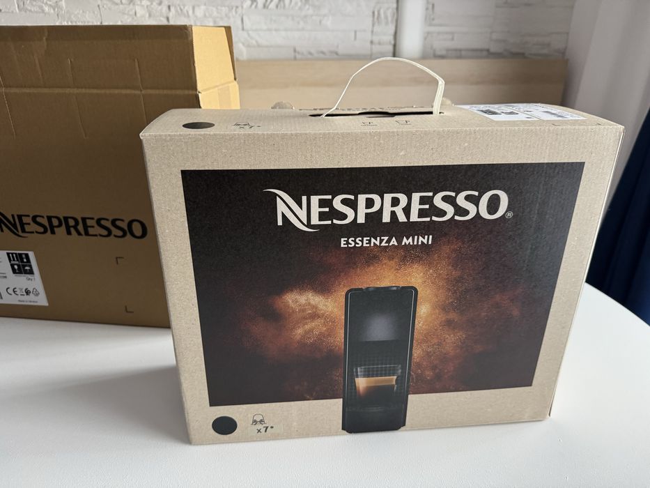 Nespresso Essenza Mini C30 + 7 capsule cadou